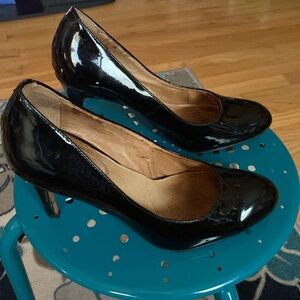 Used Corso Como lblack heels size 7.